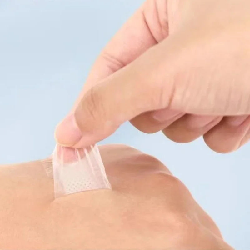 100 Pieces of Waterproof Breathable Adhesive Dressings, Suitable for Bathing, Swimming and Outdoor Activities