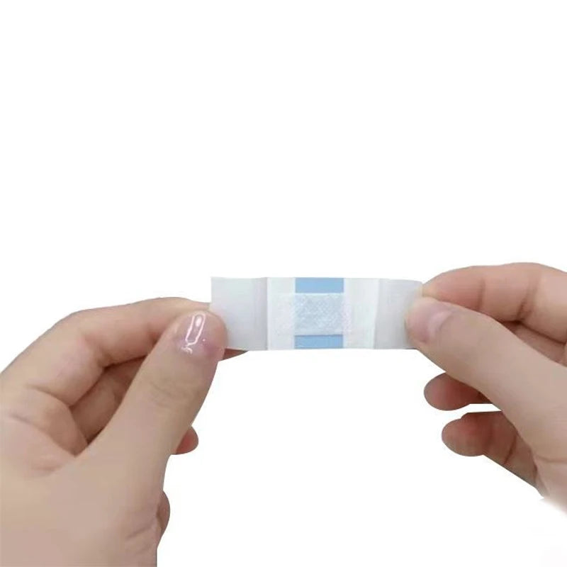 100 Pieces of Waterproof Breathable Adhesive Dressings, Suitable for Bathing, Swimming and Outdoor Activities